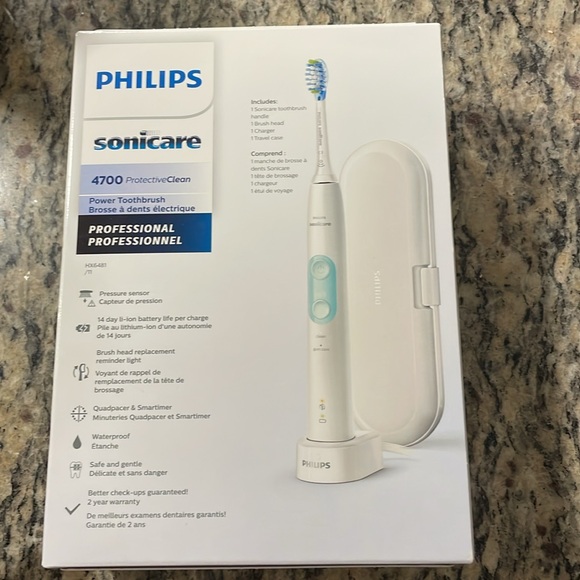 Philips Sonicare Toothbrush 4700 Protective Clean New In Box - Picture 2 of 7